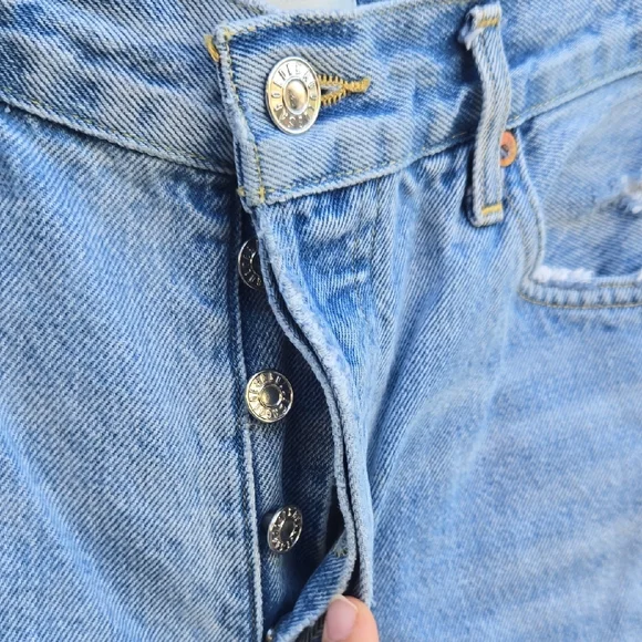 Agolde Light Wash Distressed Denim Parker Shorts Size 29 - Picture 3 of 9